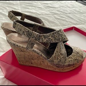 Ann Taylor Snakeskin Wedge Sandals EUC Size 7